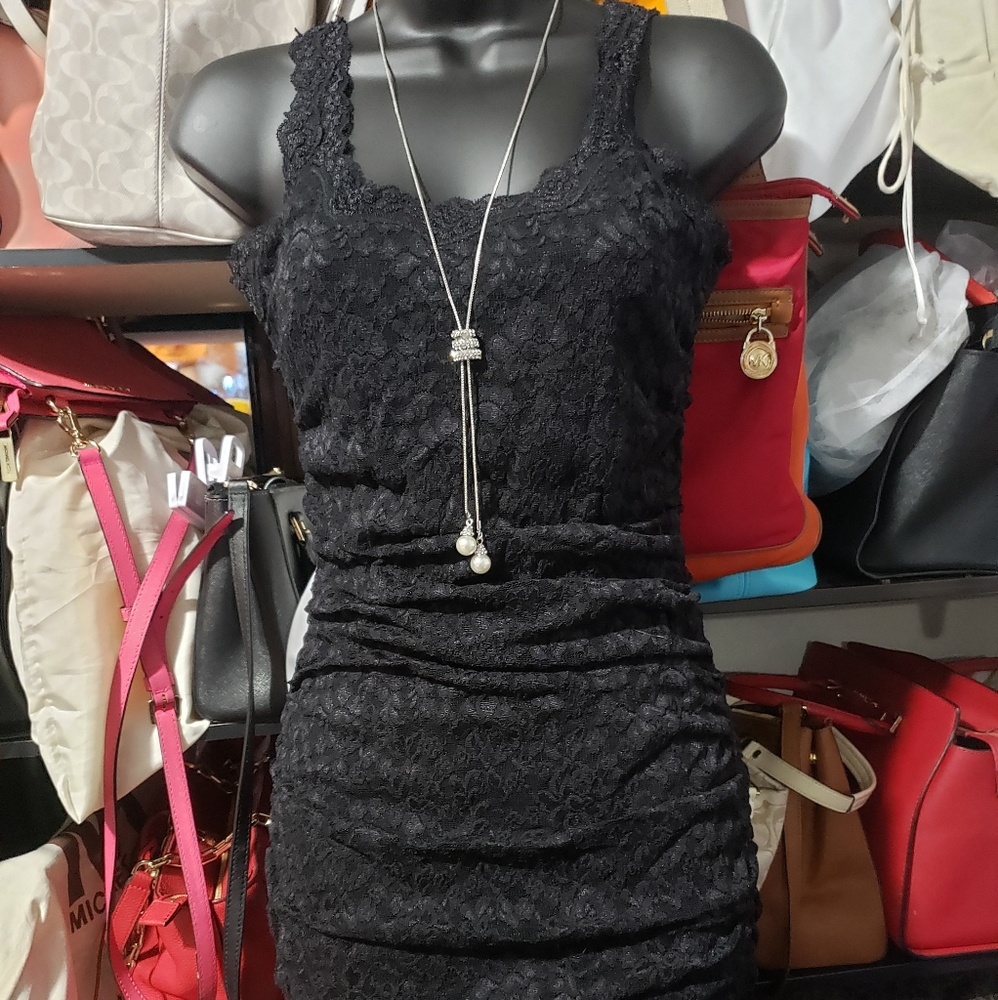 Moda international lace dress